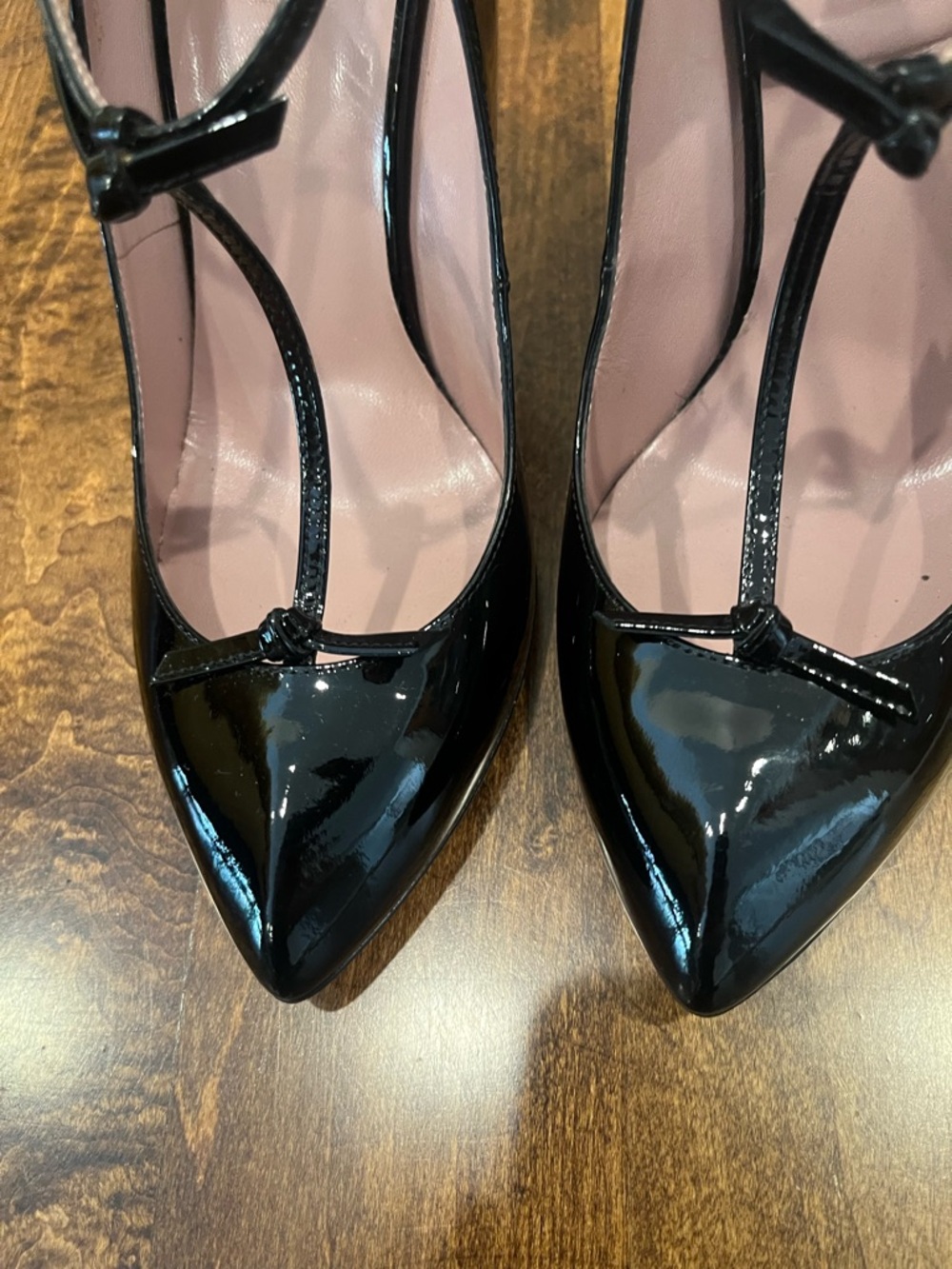 Gucci Black Patent Heel Shoes with Bow Detail, Size 38.5 - Picture 7 of 7